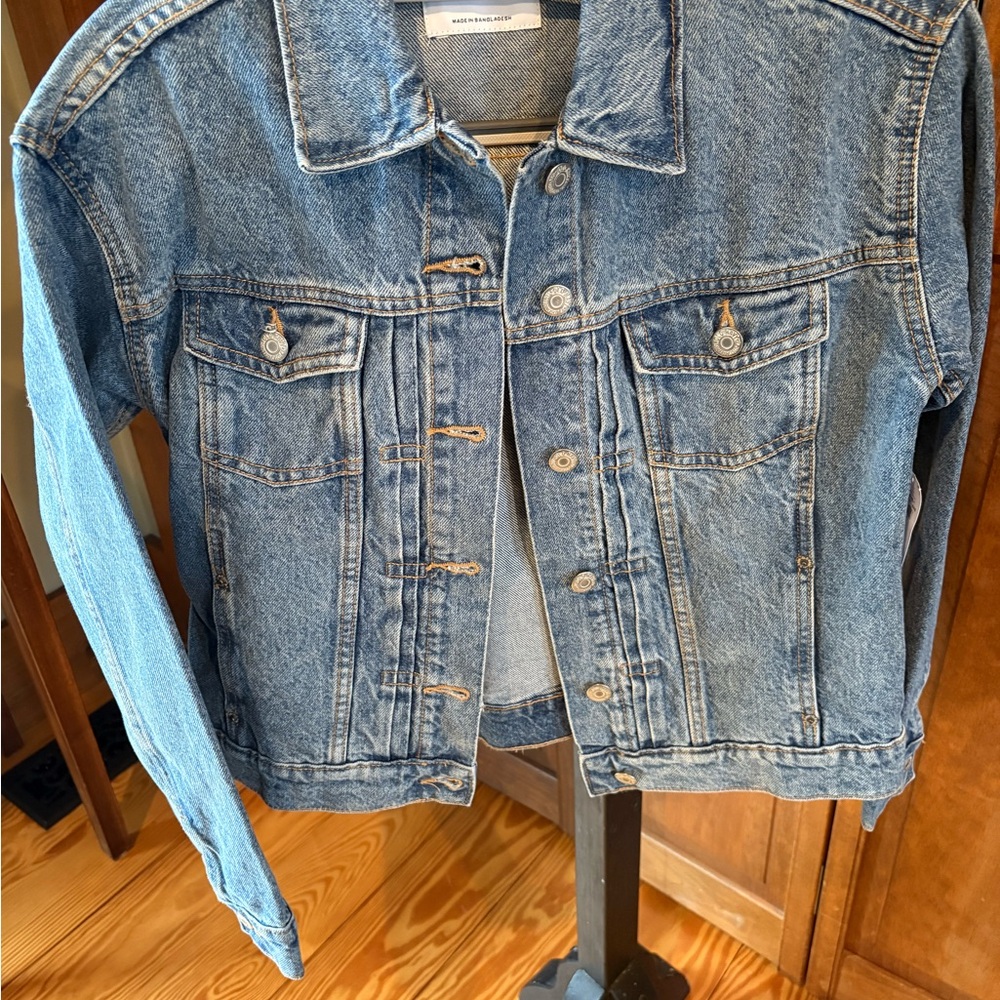 Old Navy Light Blue Denim Jacket - Women's